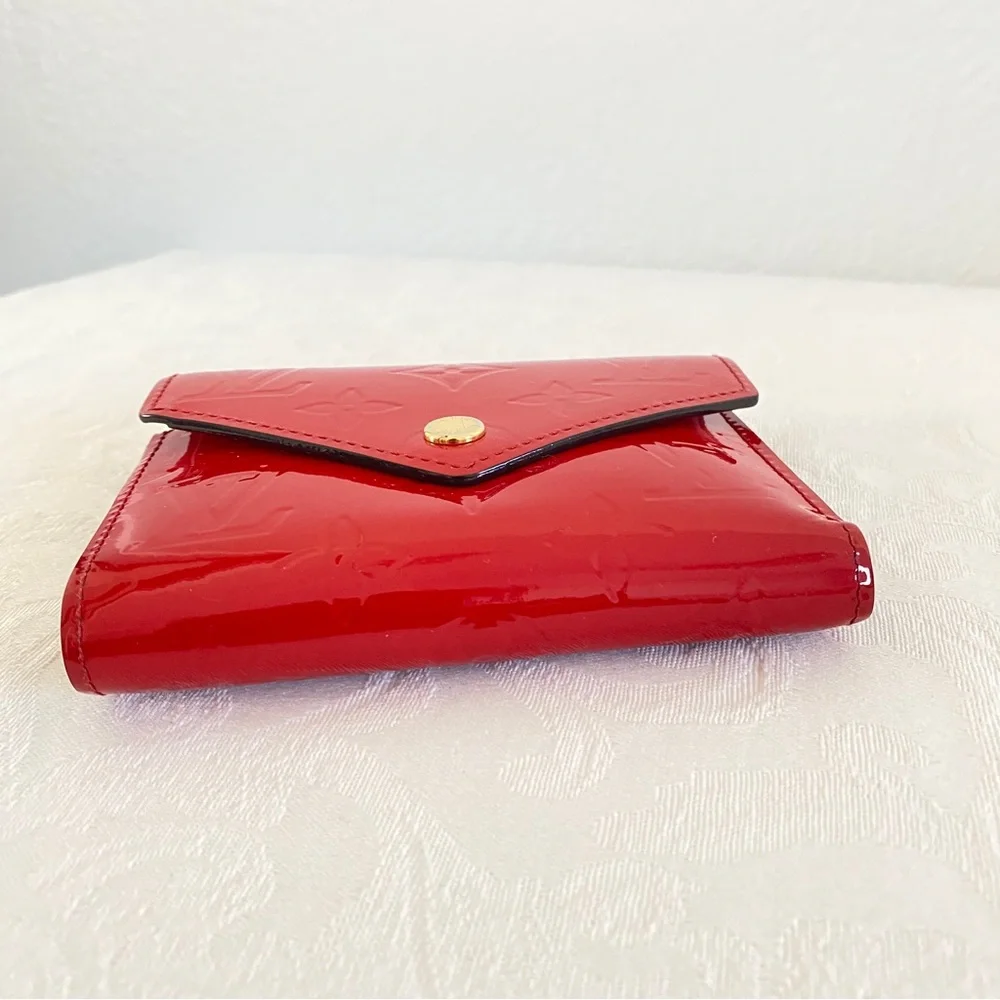 Louis Vuitton Victorine
Monogram Vernis wallet - Picture 6 of 16